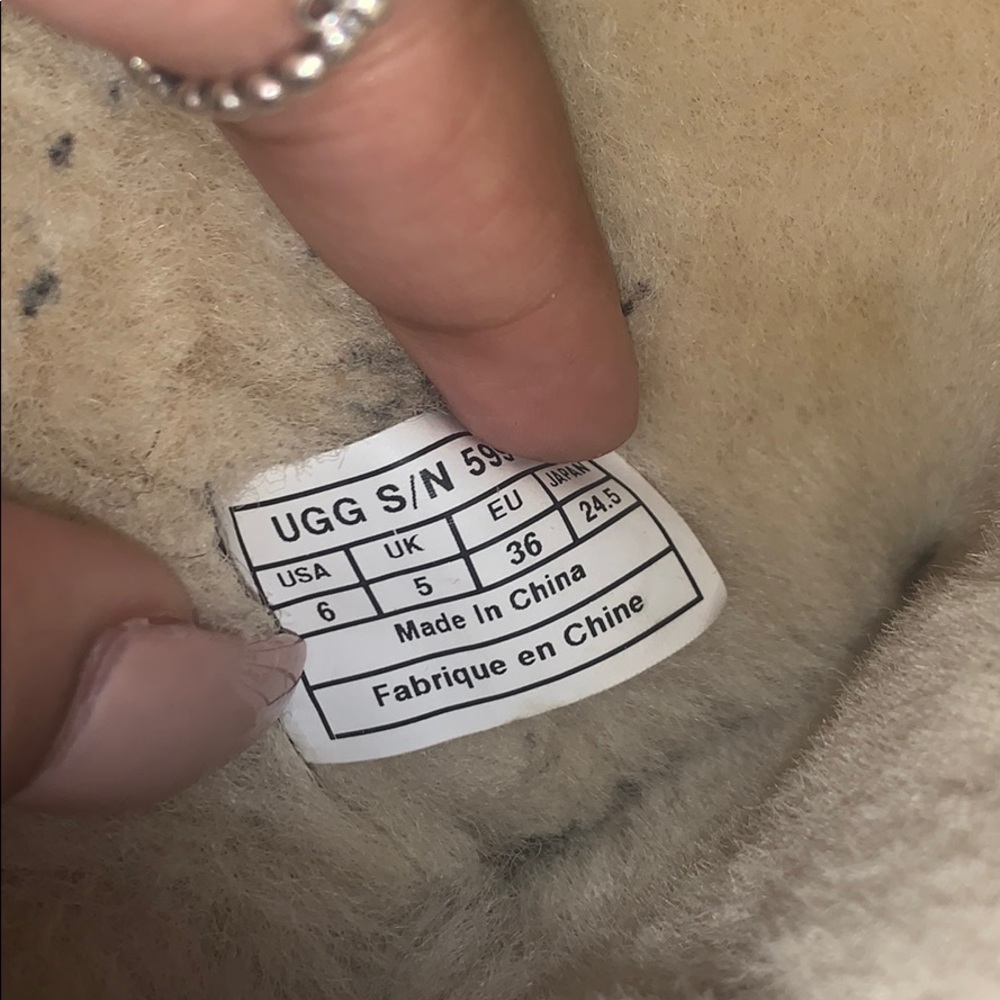 Bailey Button Uggs - image 3